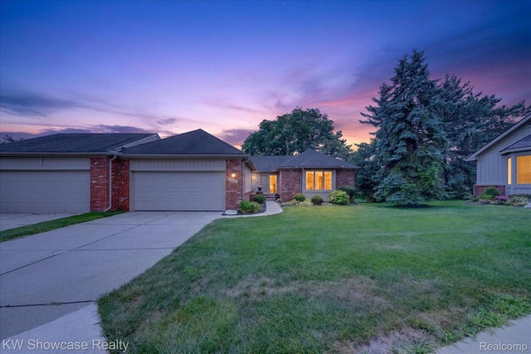 37061 SANDALWOOD, FARMINGTON HILLS, MI 48331 - Image cf4edb3e15fcca4aeaa0f7079bdeac74/764282196