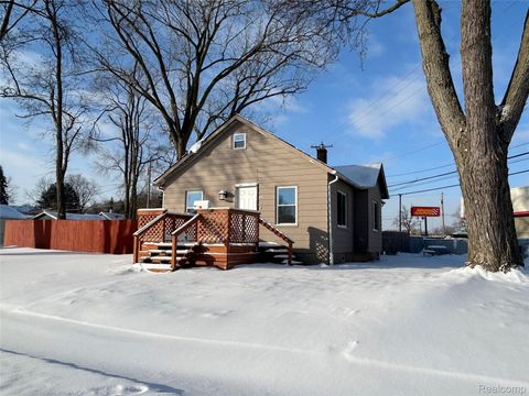 1005 Emerson Avenue Pontiac City MI 48340