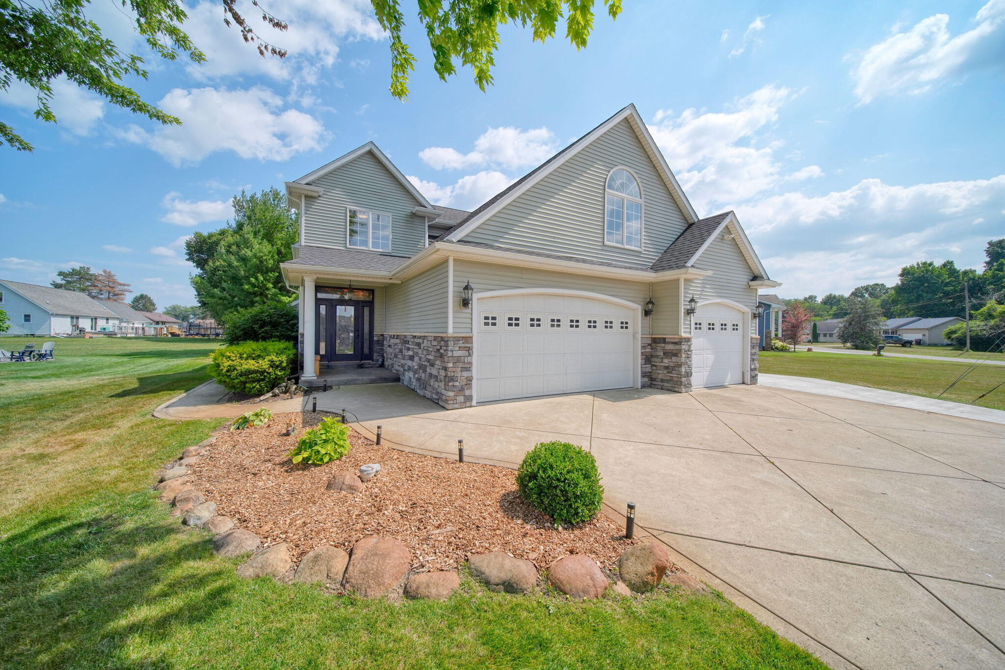 123 N Grand Pointe Drive