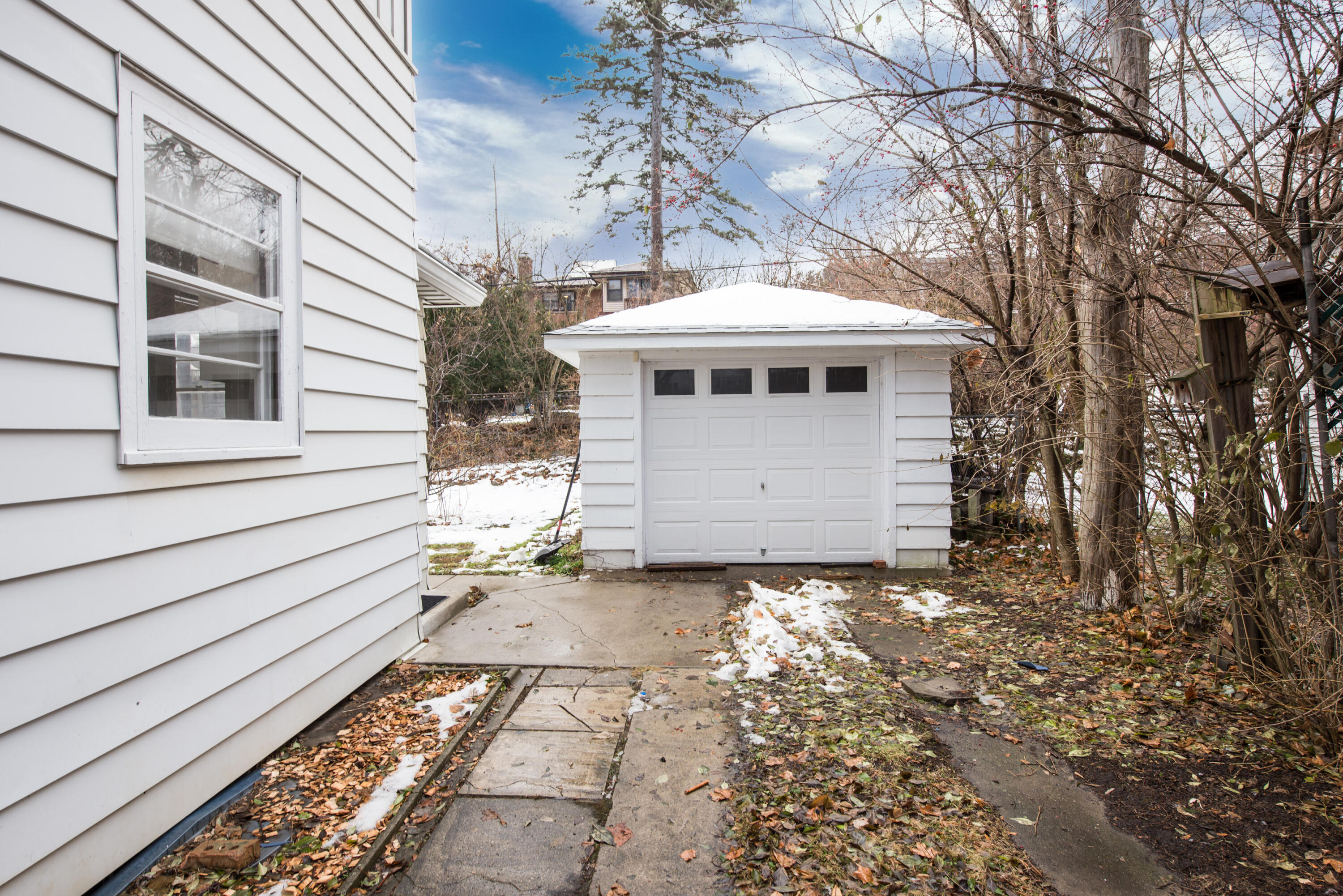 1809 E Stadium Boulevard