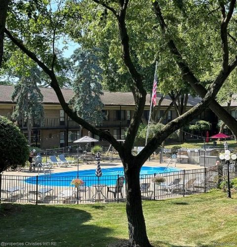 995 N Cass Lake Road Waterford Charter Township MI 48328