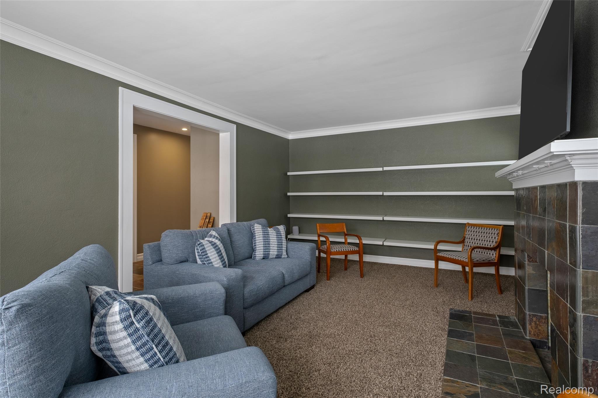 302 Hobart Street SE