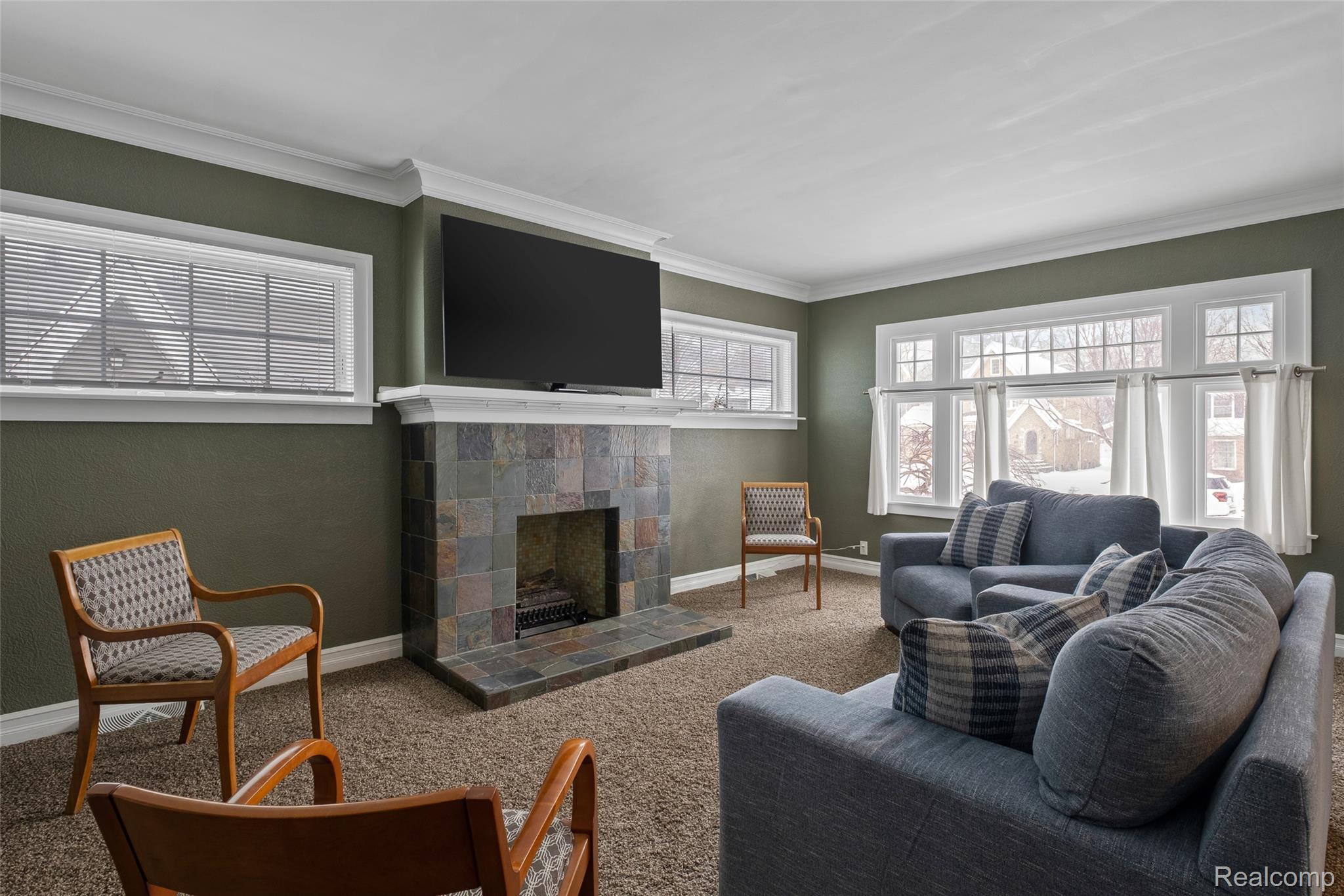 302 Hobart Street SE