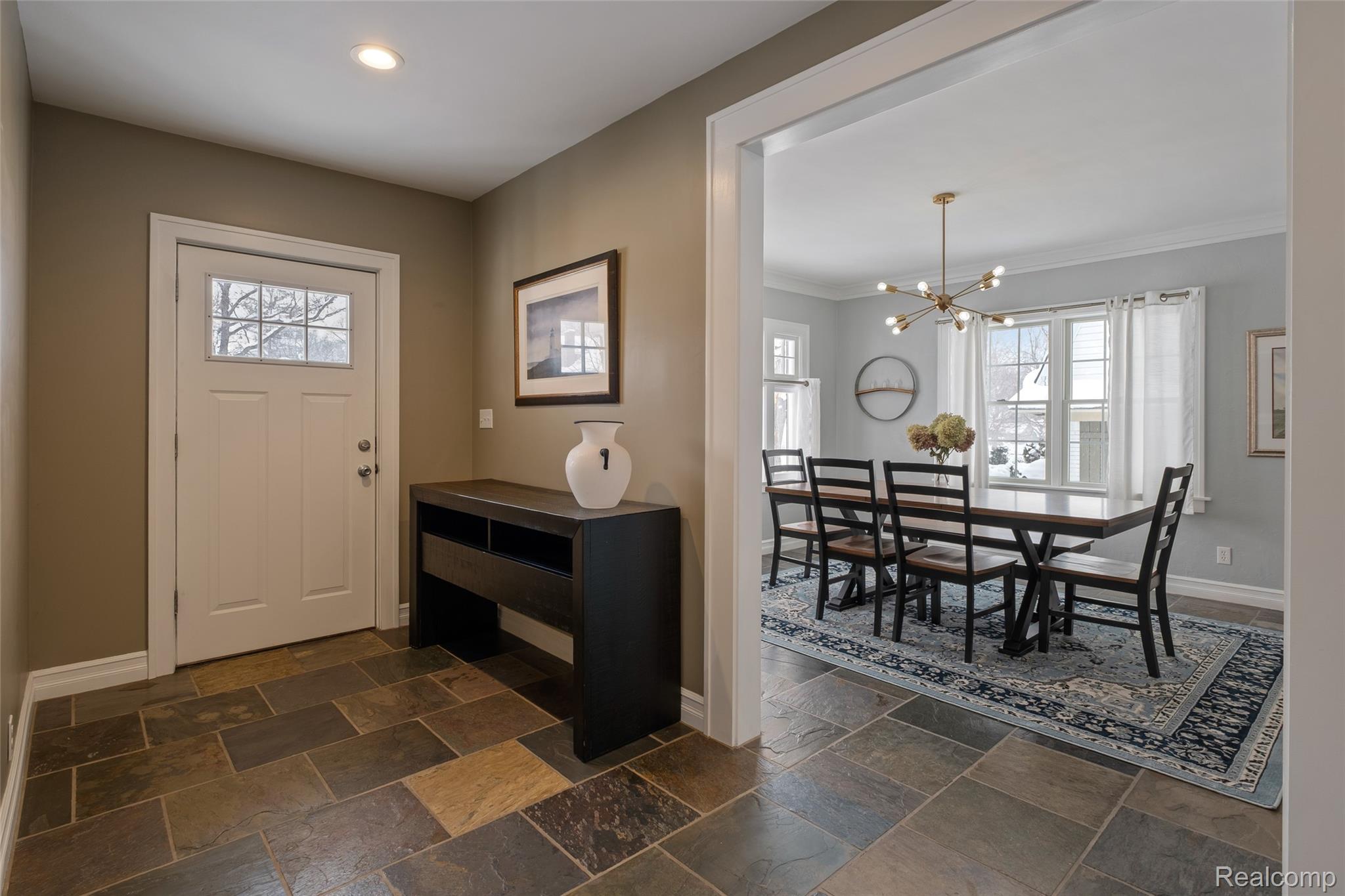 302 Hobart Street SE