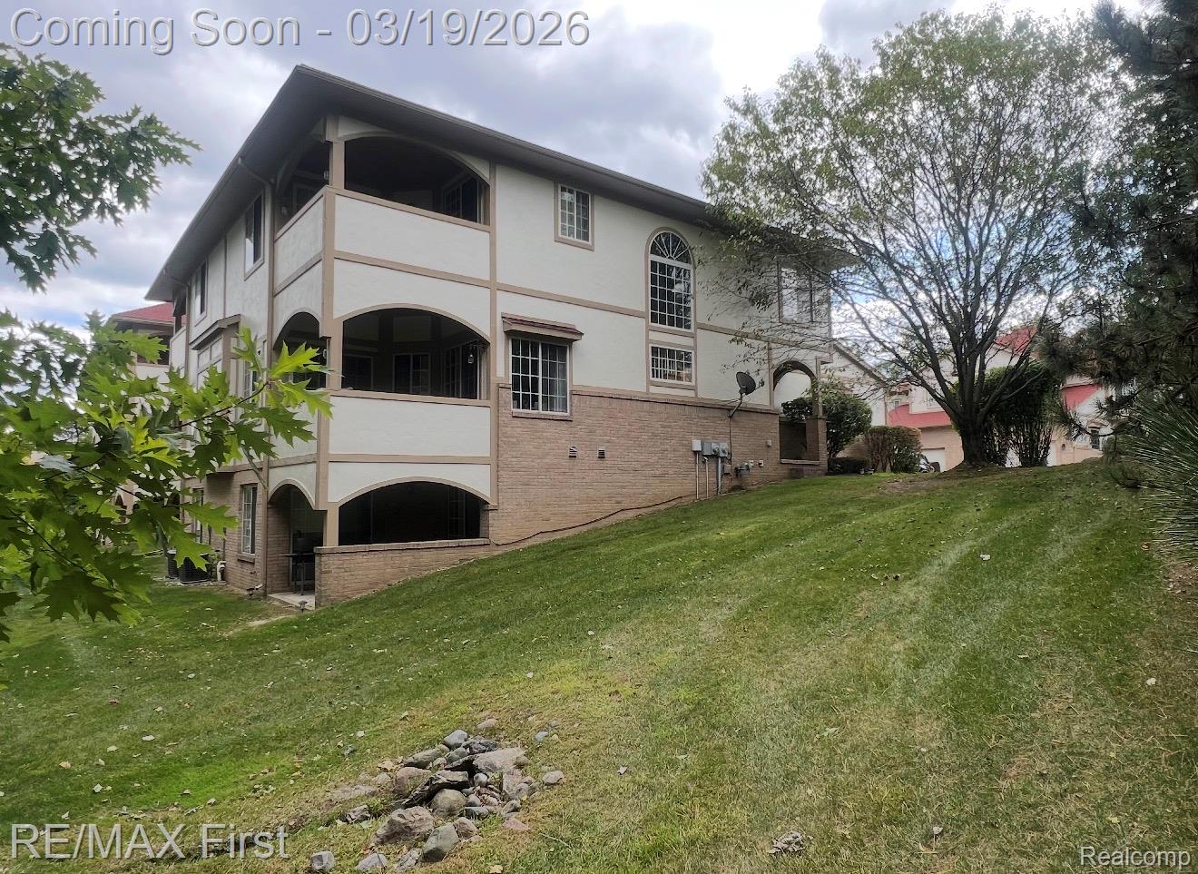 5998 Bella Vista Drive