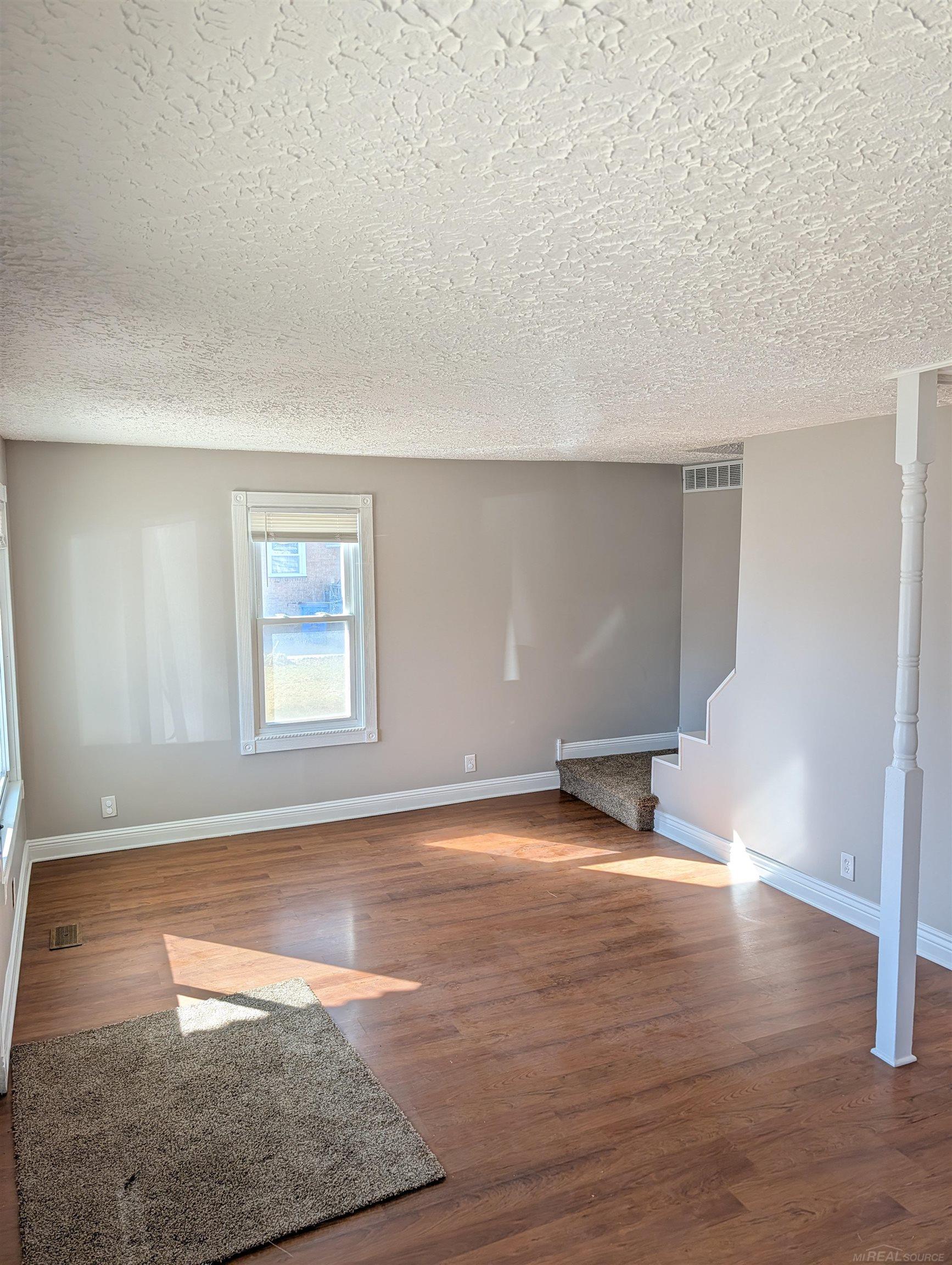 28827 Wauketa Avenue