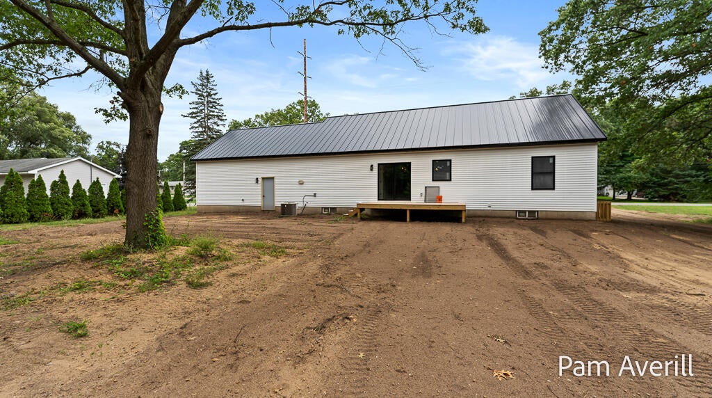 2336 Macarthur Road