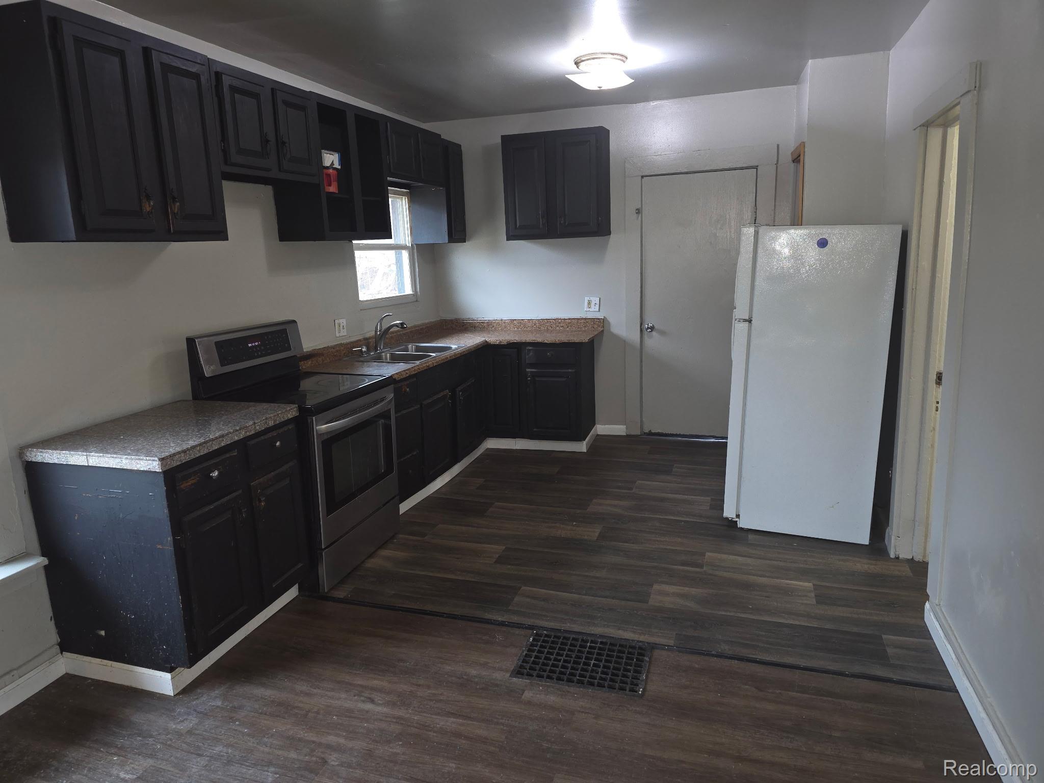 1117 E Oakland Avenue