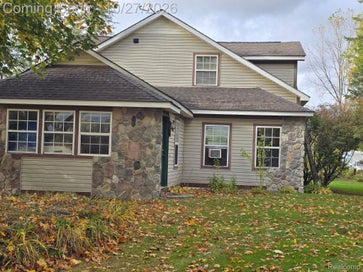 7023 Groveland Road Groveland Township MI 48442