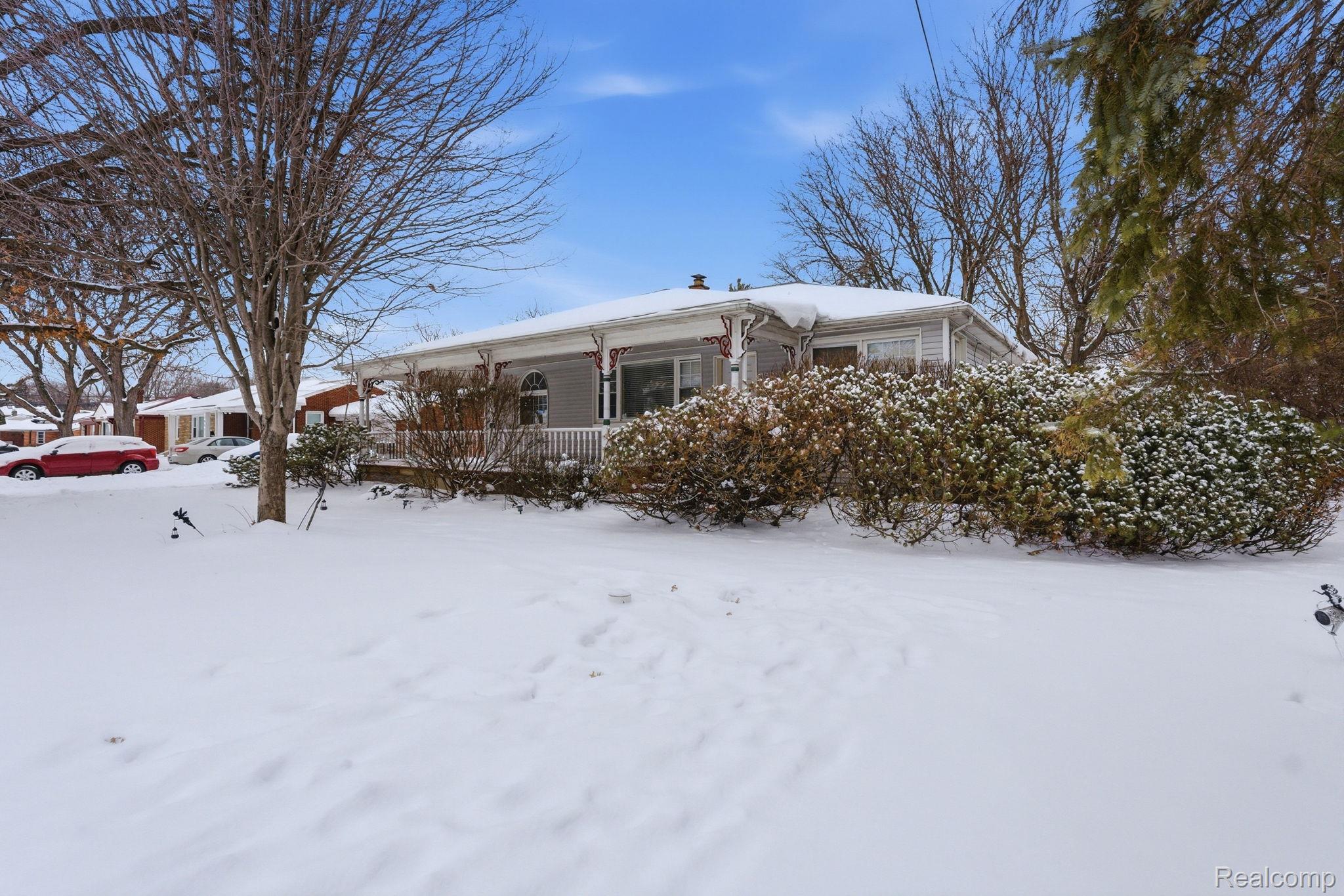 19061 Veronica Avenue