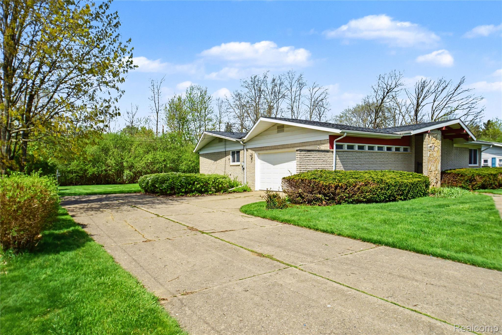 4400 Hedgethorn Circle