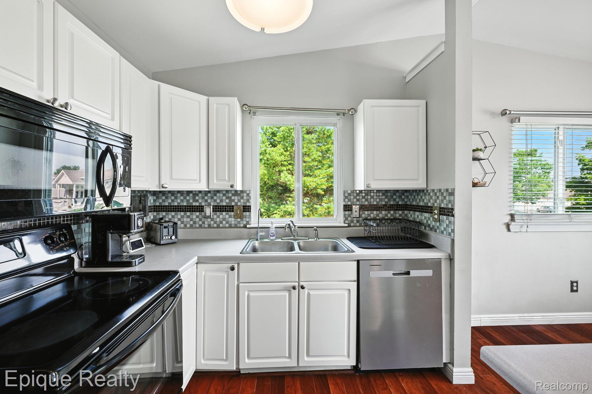 1133 Lakeview Circle