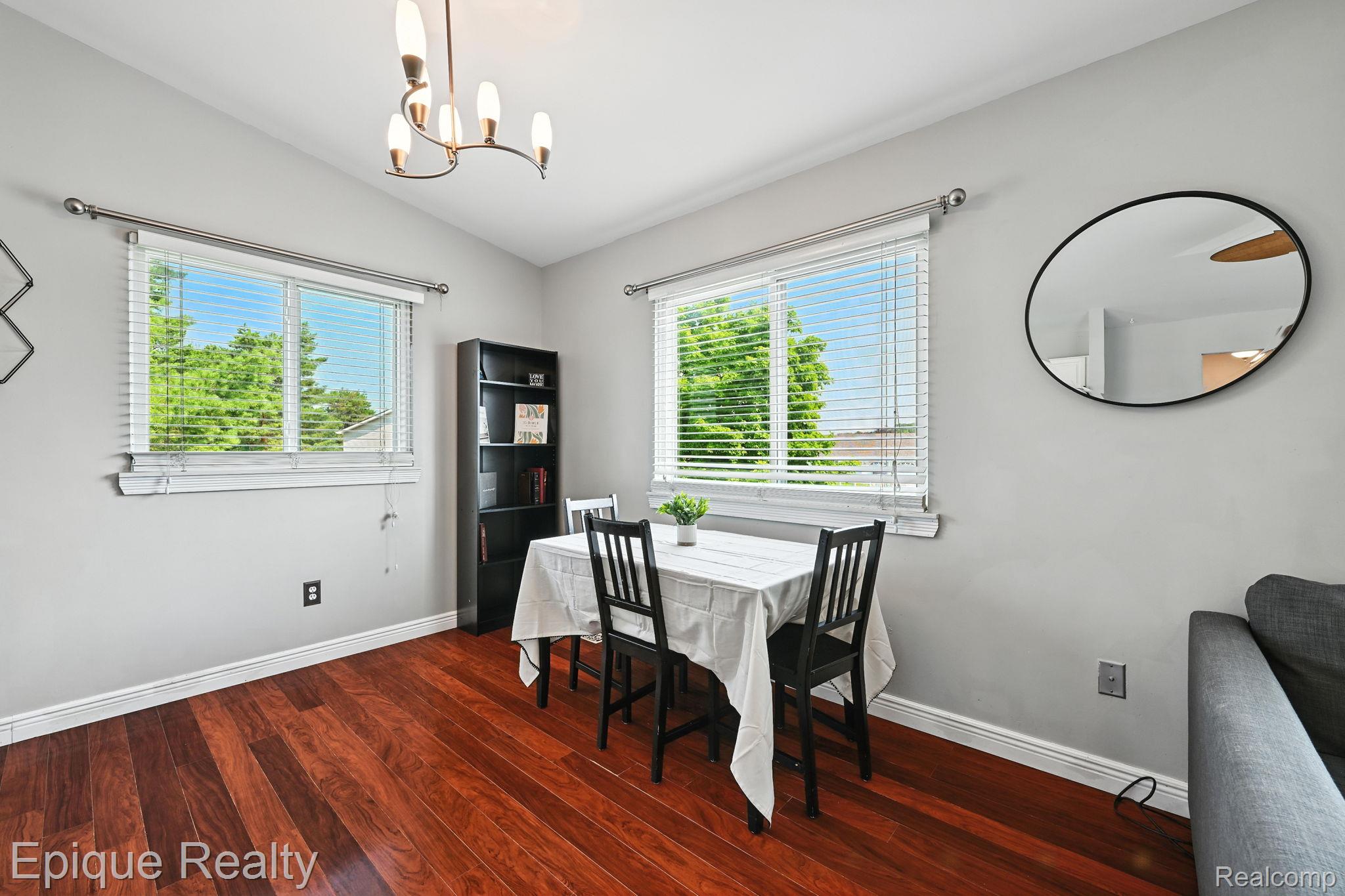 1133 Lakeview Circle