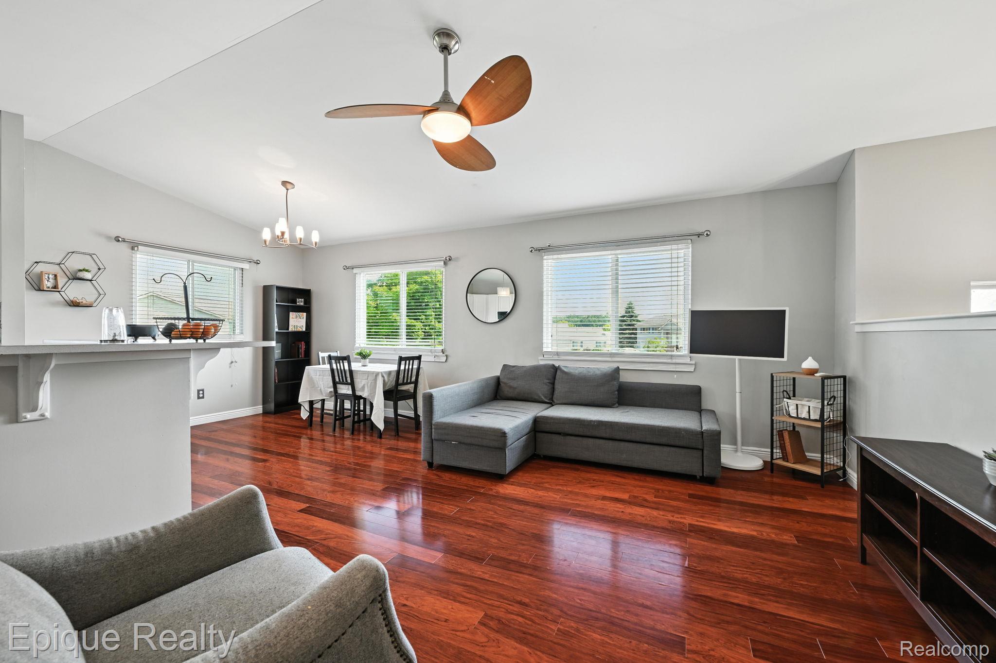 1133 Lakeview Circle