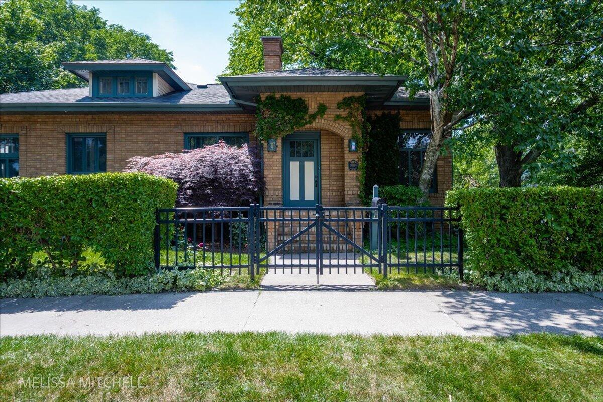 1009 Breton Road SE