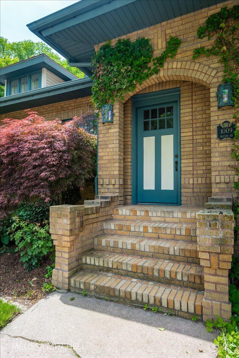 1009 Breton Road SE