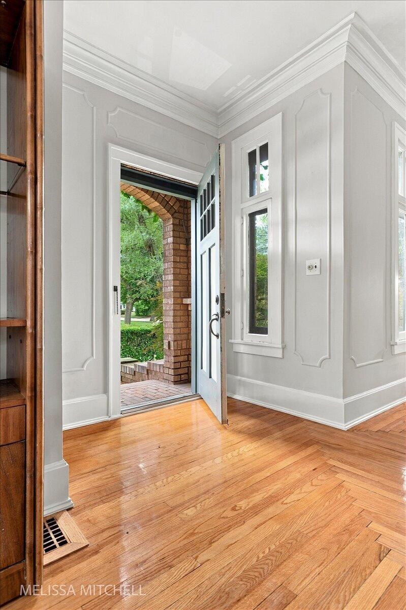1009 Breton Road SE