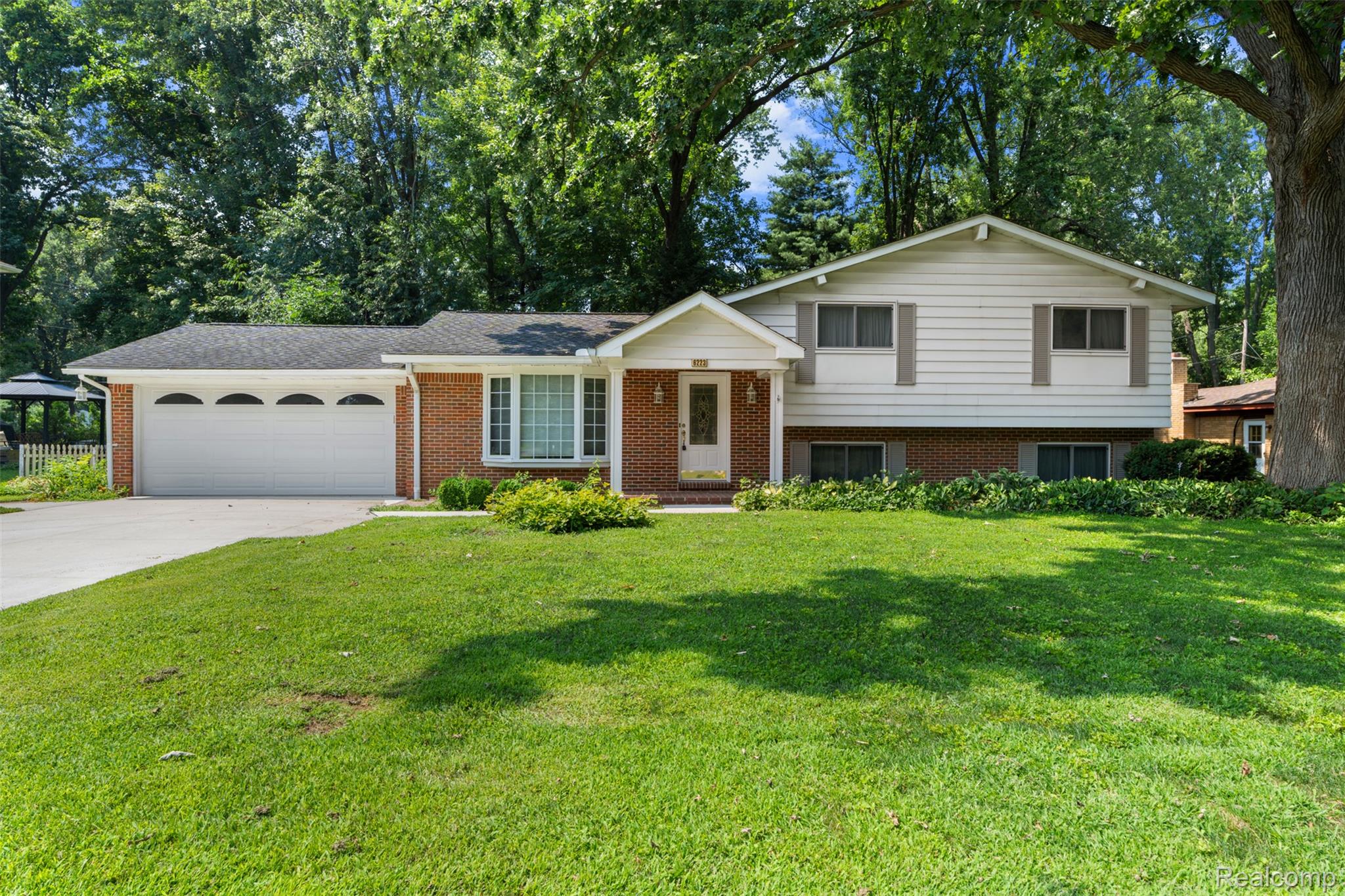 6223 Thorneycroft Drive