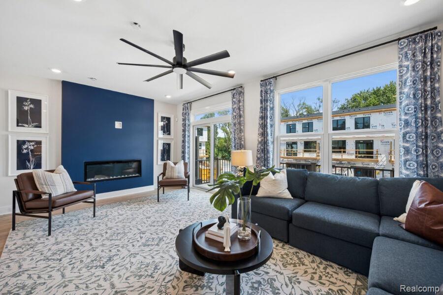 1024 Pine Tree Lane 728