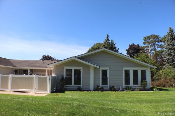 39838 VILLAGE WOOD CIR, NOVI, MI 48375 - Image cfd5cc6a091ca23de2395b20d50cd325/2548863165