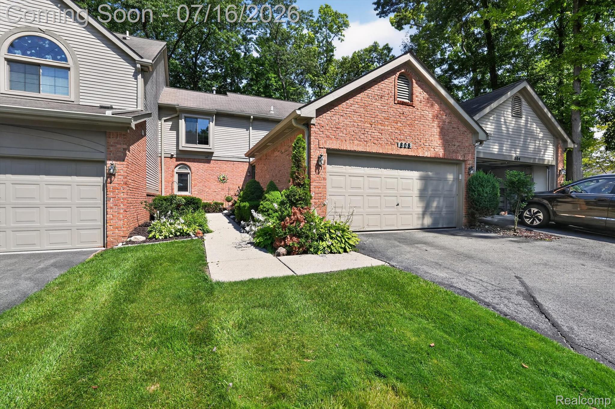808 Maplewood Court