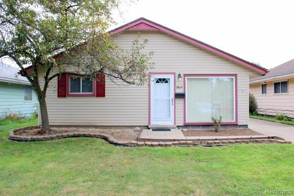7857 MONROE BLVD, TAYLOR, MI 48180 - Image cfea91bc236e0ec2a7afaf45d6a5daf8/1536757906