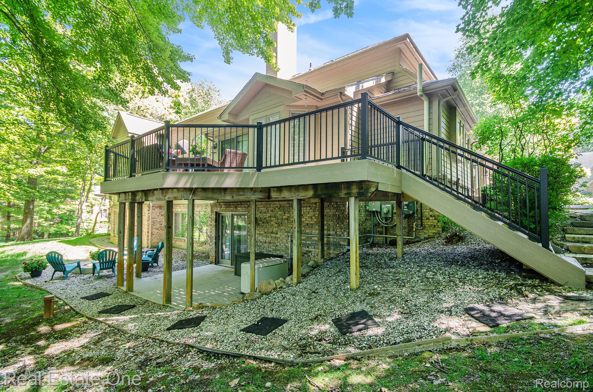 9832 Kingston Ridge