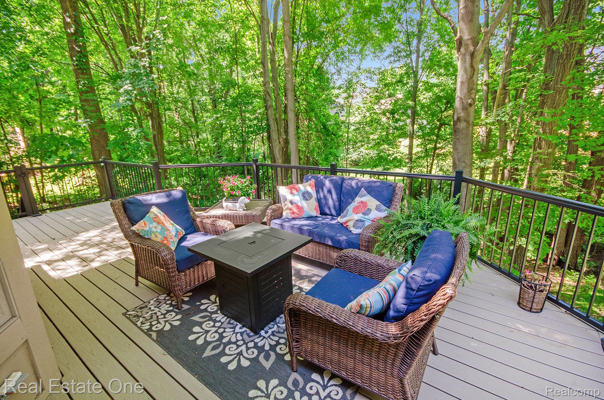 9832 Kingston Ridge
