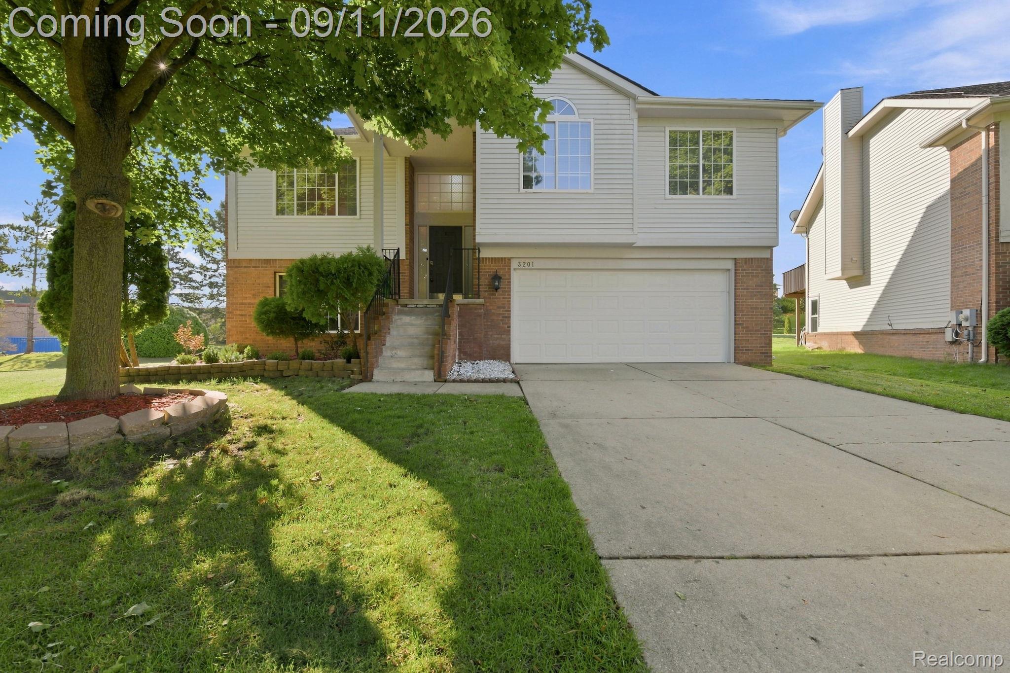 3201 Lynhurst Court