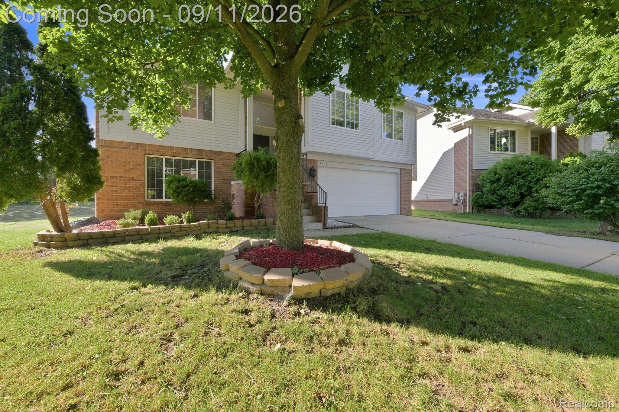 3201 Lynhurst Court