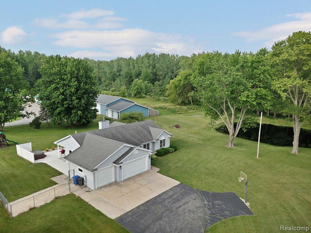 3334 E Freeland Road
