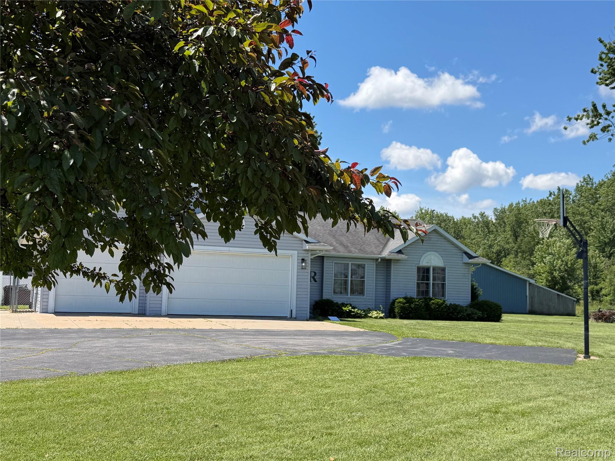 3334 E Freeland Road