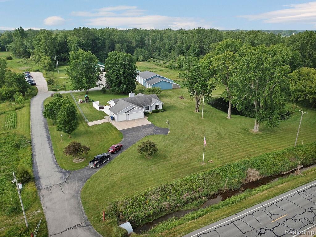 3334 E Freeland Road