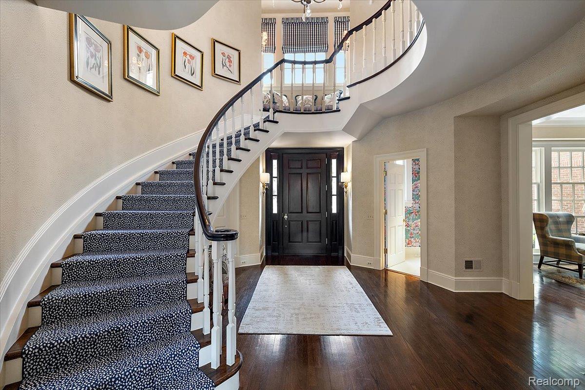 1045 Country Club Road