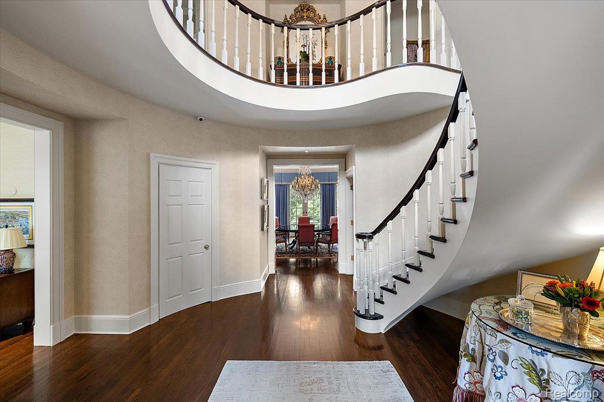 1045 Country Club Road