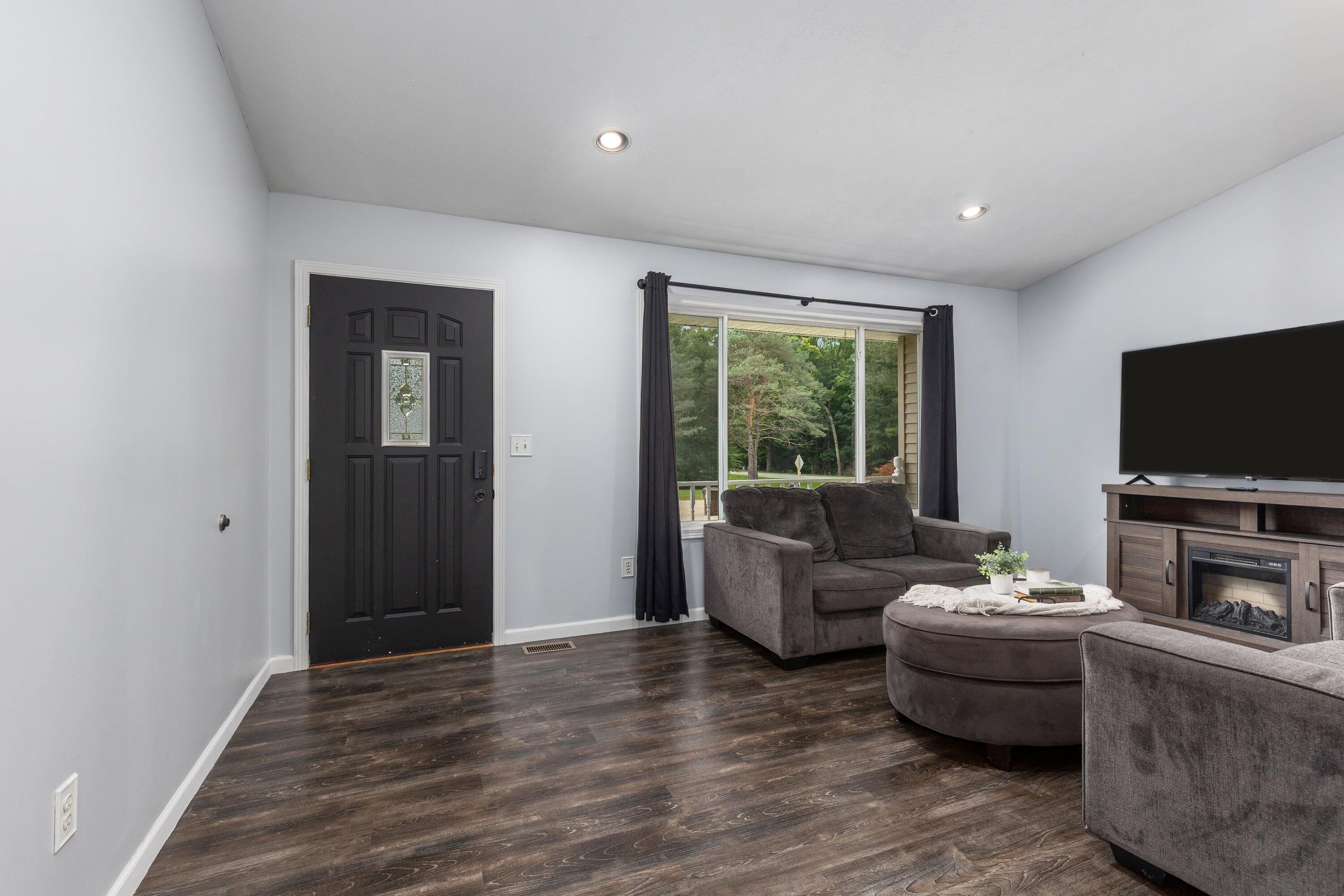 7472 Rolling Pines Drive