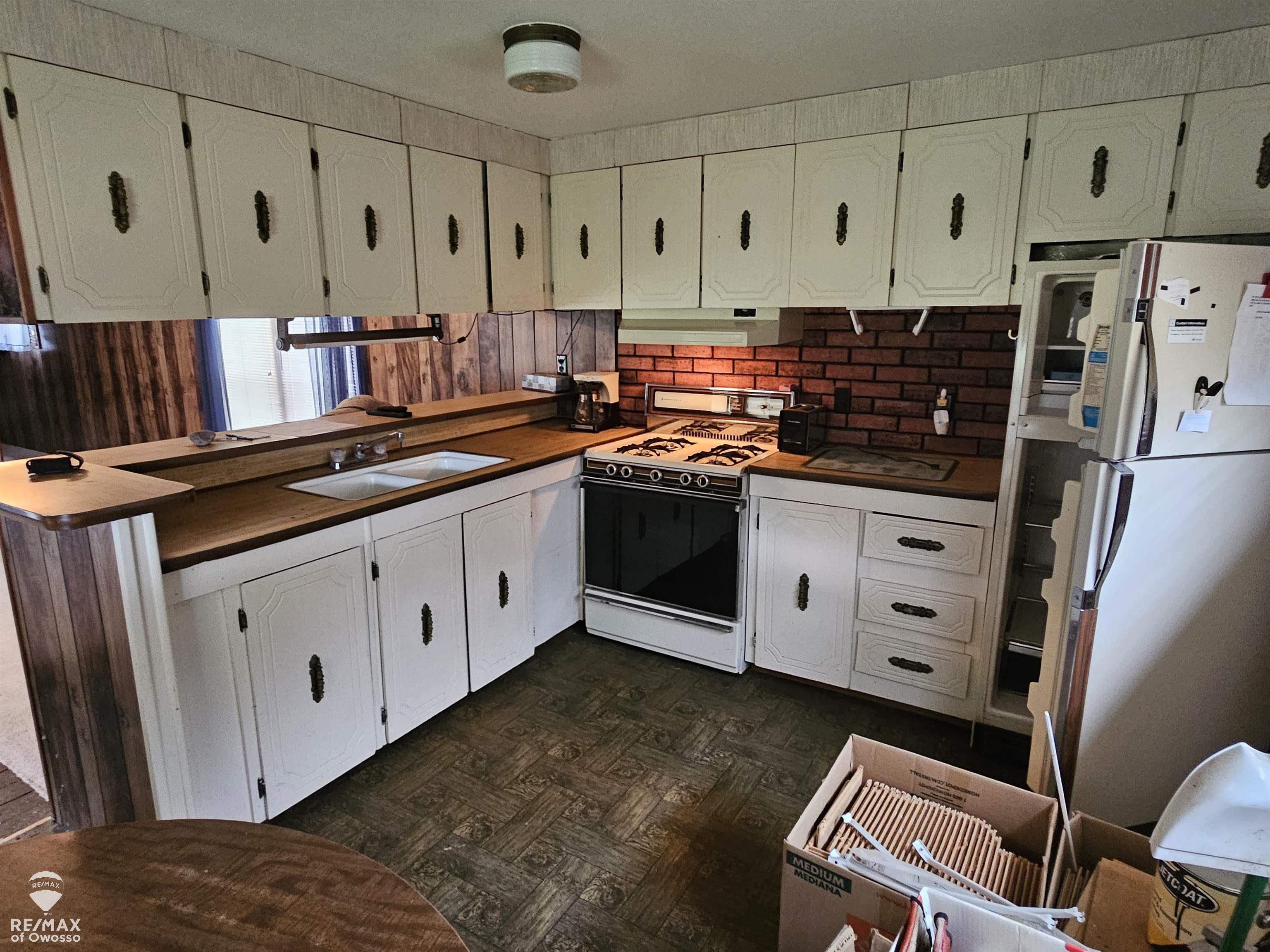 2765 Grass Lake Avenue