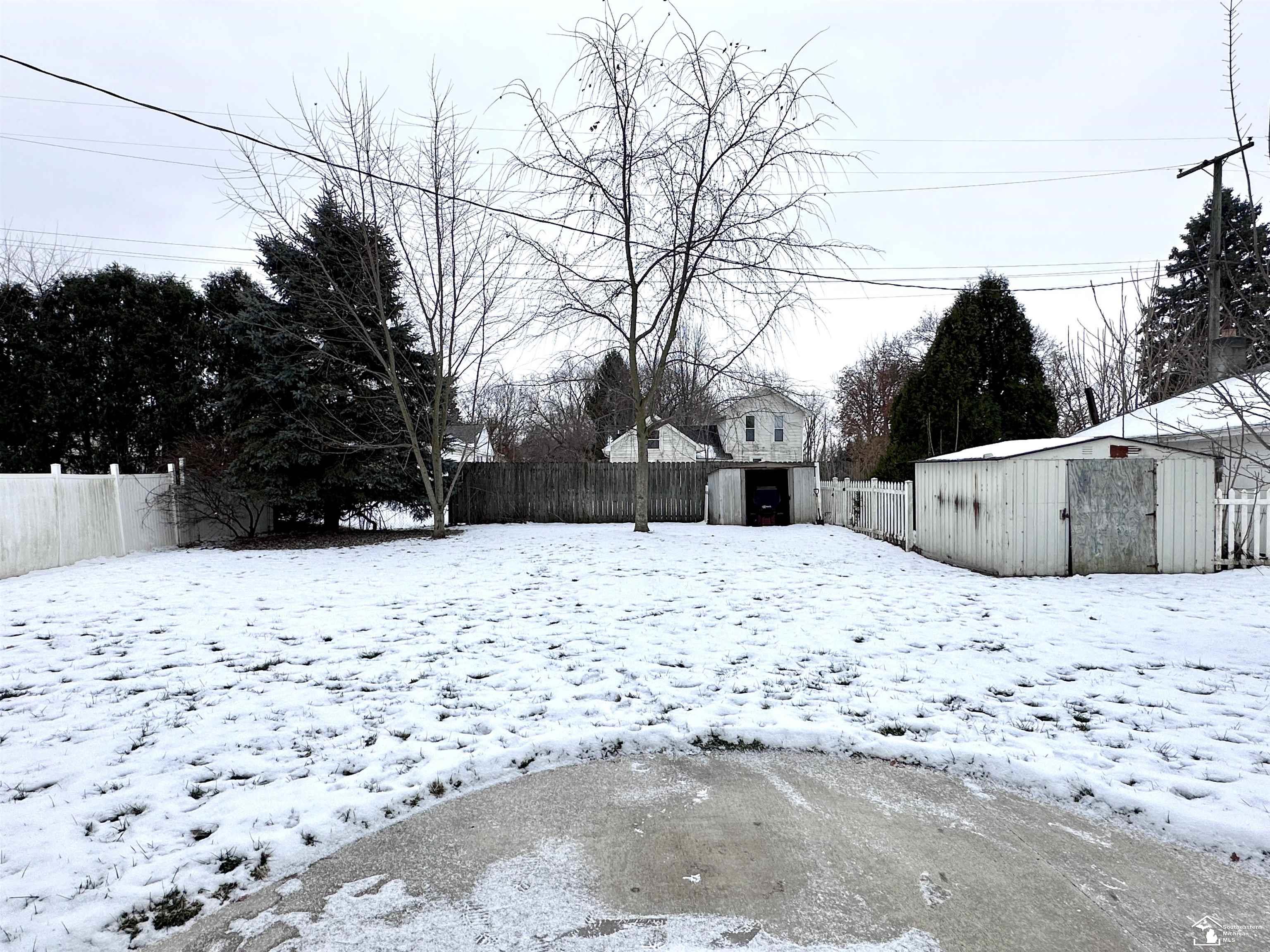 37 W Chestnut Street