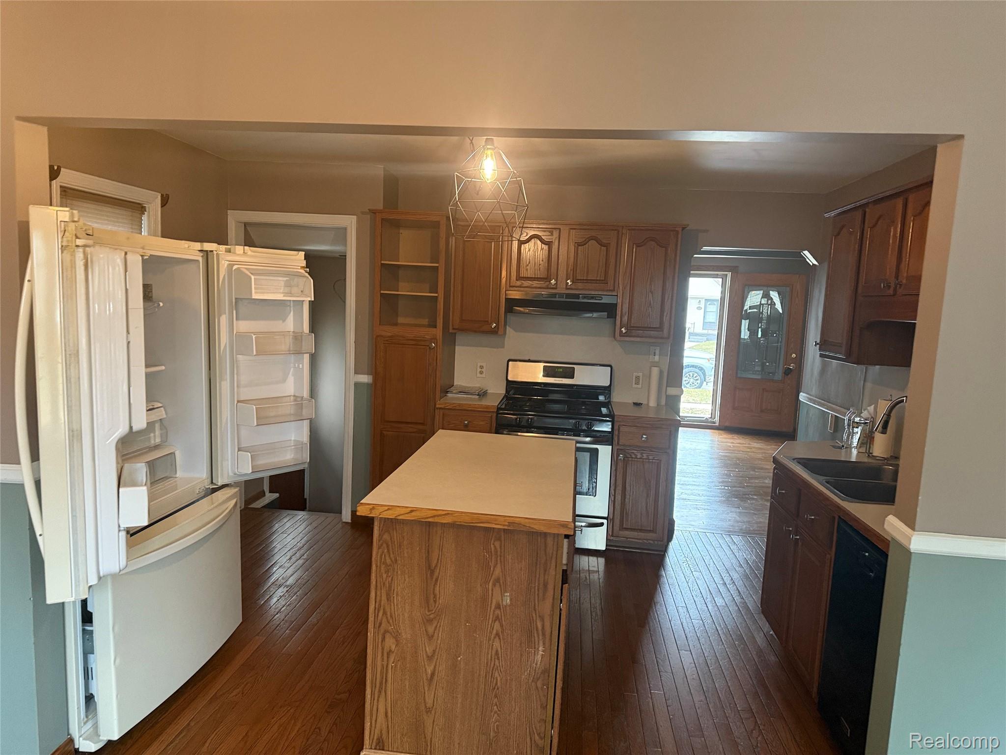 23129 Madison Street