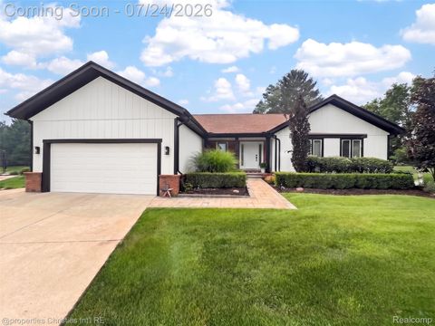 Photo of 649 Heritage Lane, Rochester Hills City, MI 48309 (MLS # 20261055779)