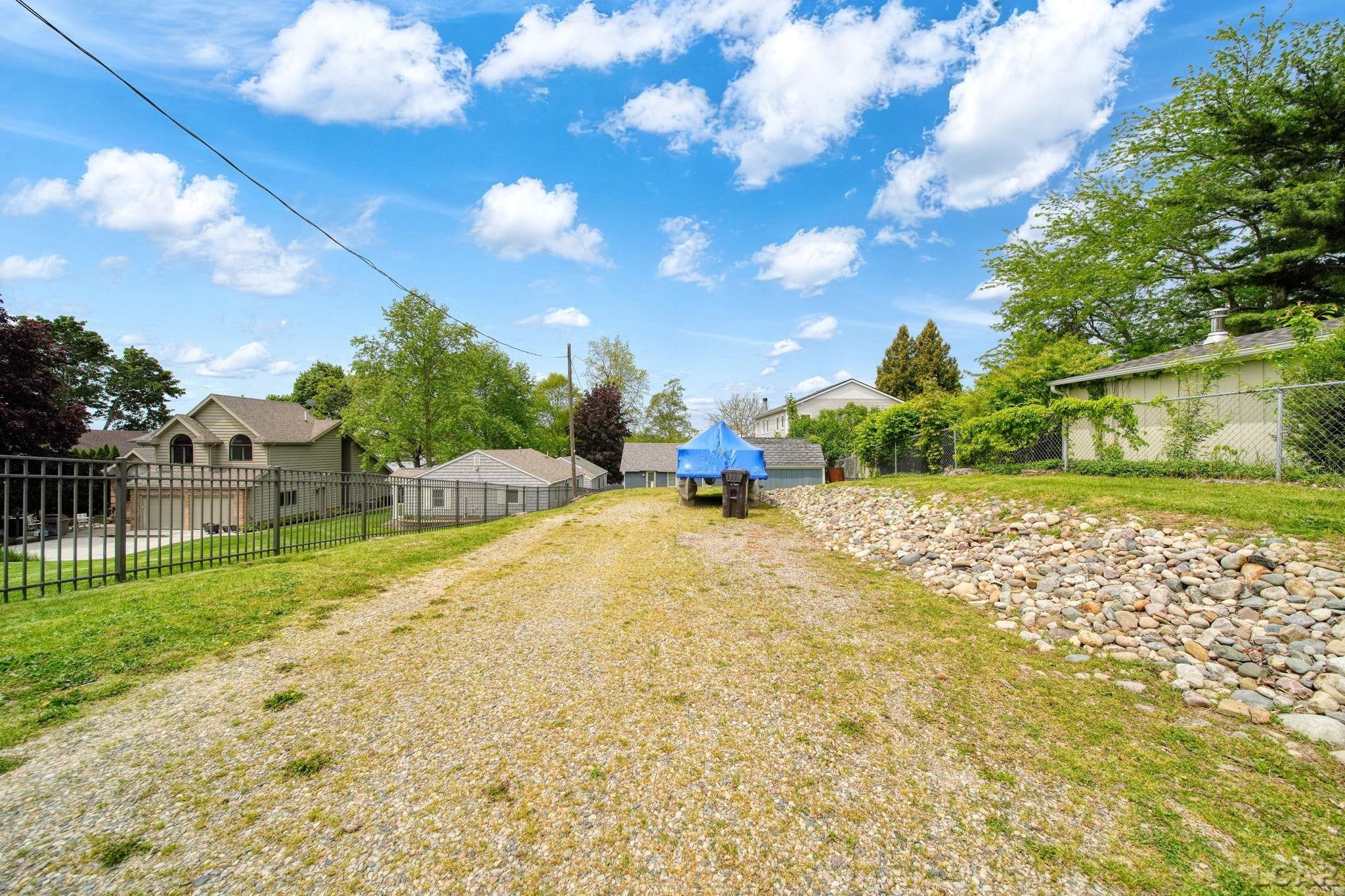 4834 Round Lake Highway