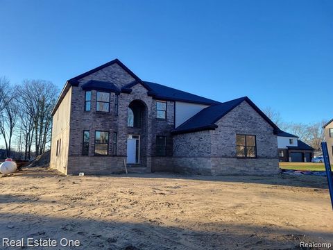 4516 Tallman Dr. Troy City MI 48085