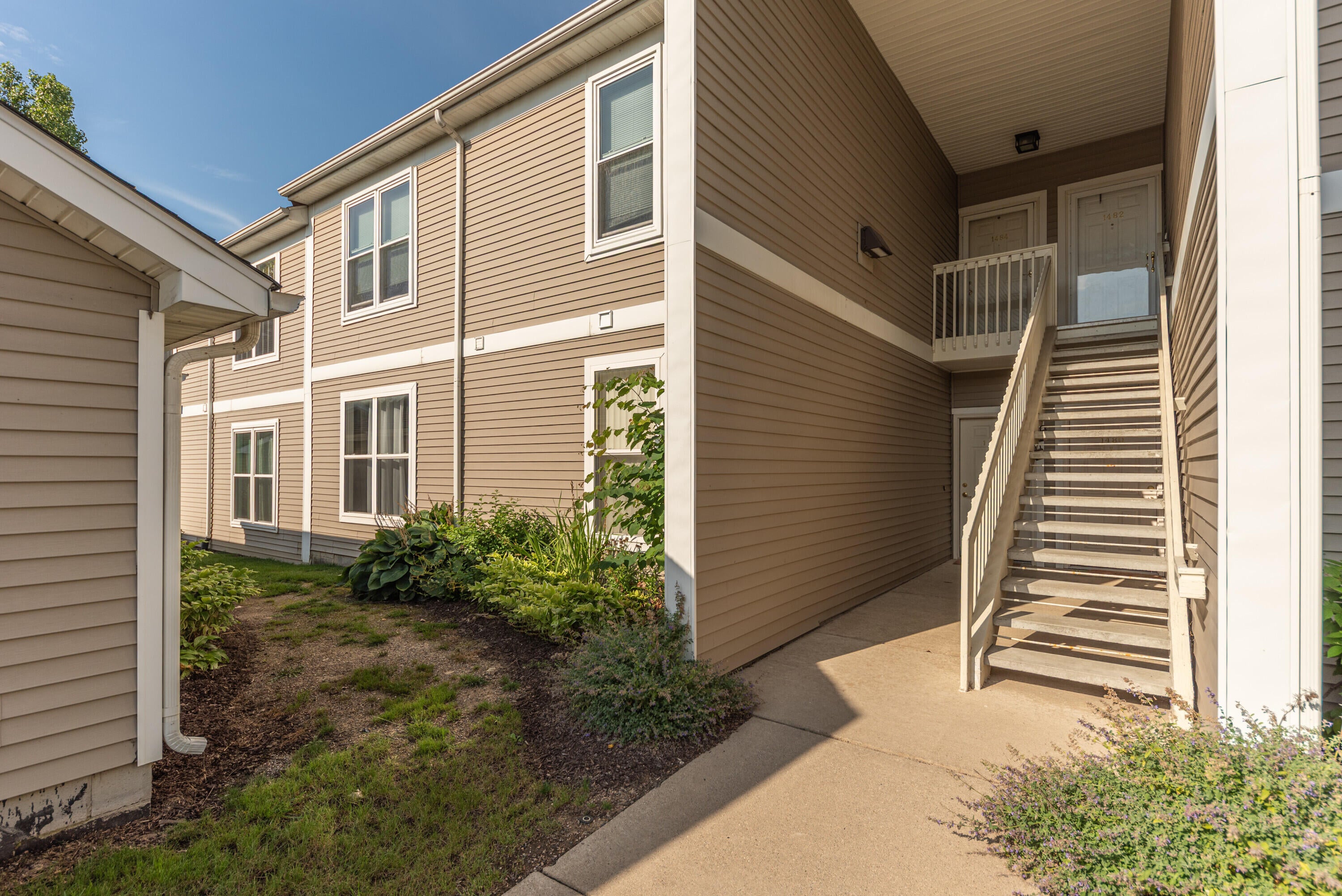 1486 Fox Pointe Circle