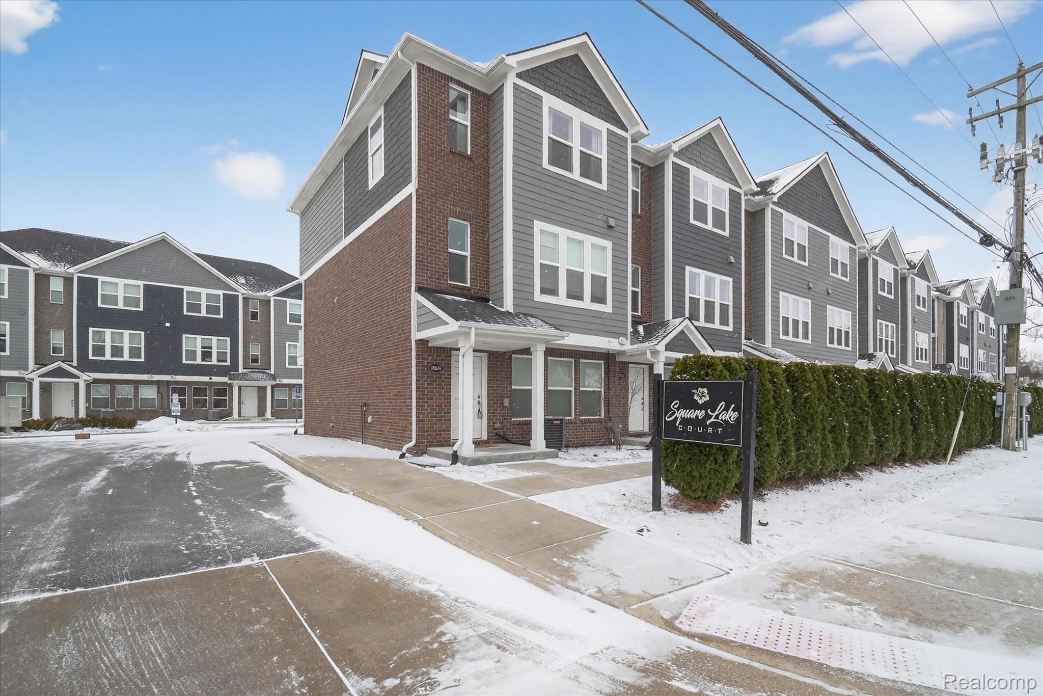 2925 SQUARE LAKE Court