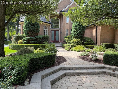 Photo of 13046 Partridge Run, Shelby Charter Township, MI 48315 (MLS # 20261069368)