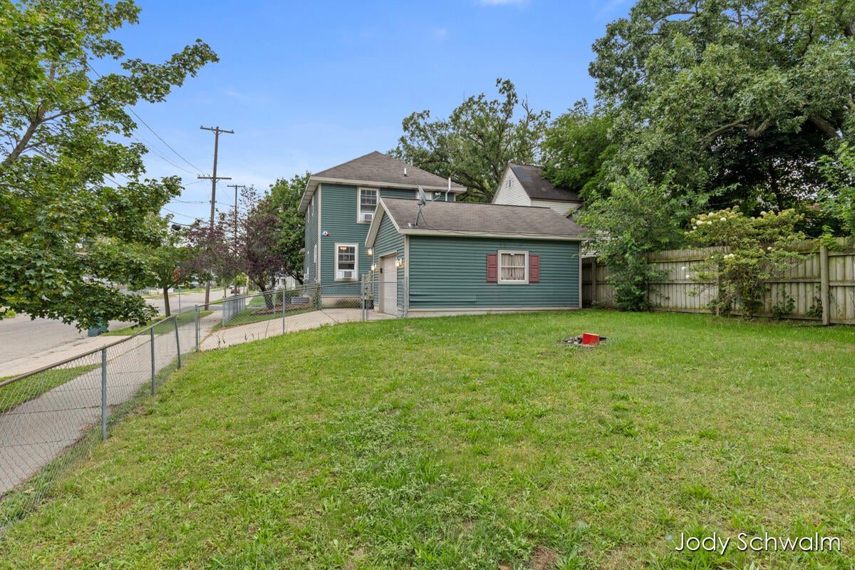 1101 Cass Avenue SE