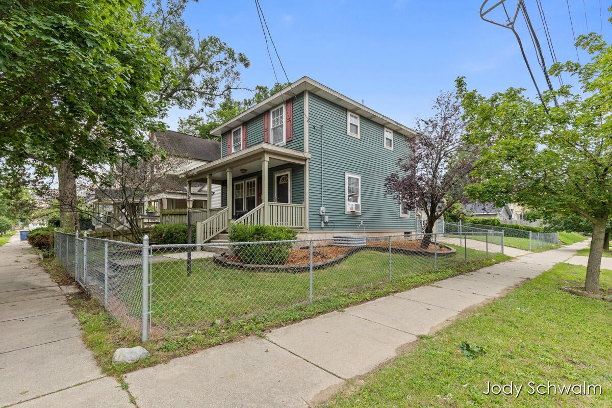 1101 Cass Avenue SE