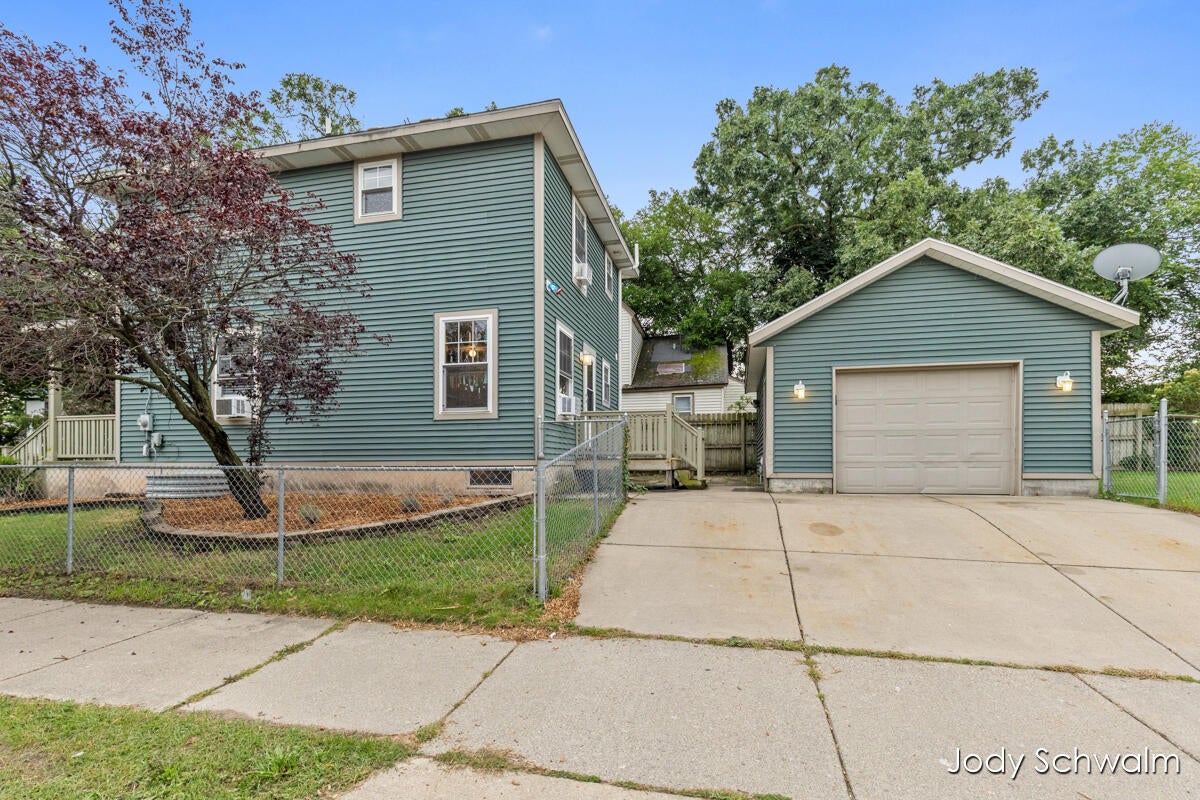 1101 Cass Avenue SE