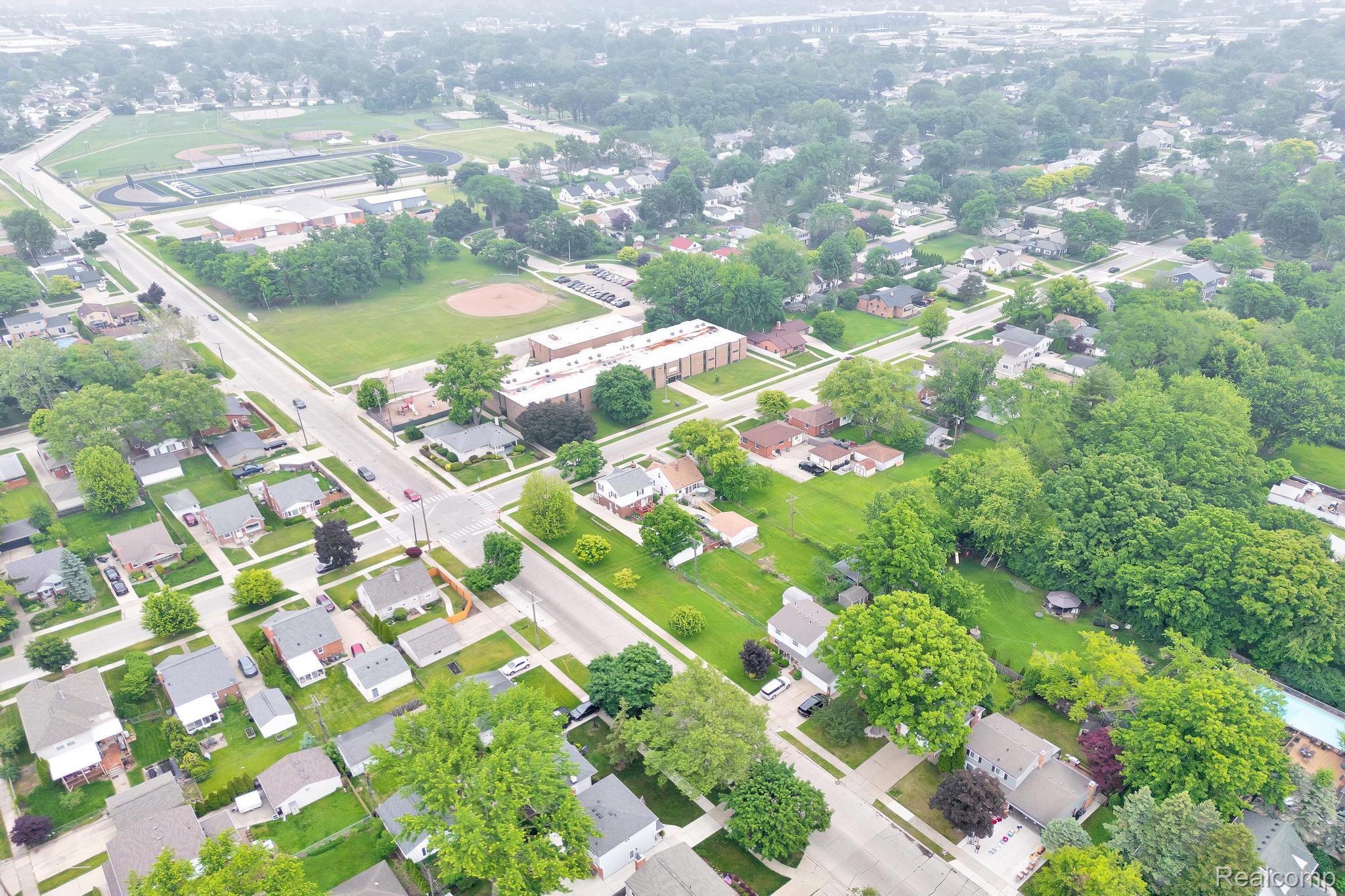 Clawson City, Michigan 48017, United States, 4 Bedrooms Bedrooms, ,2 BathroomsBathrooms,Residential,Pending,148945