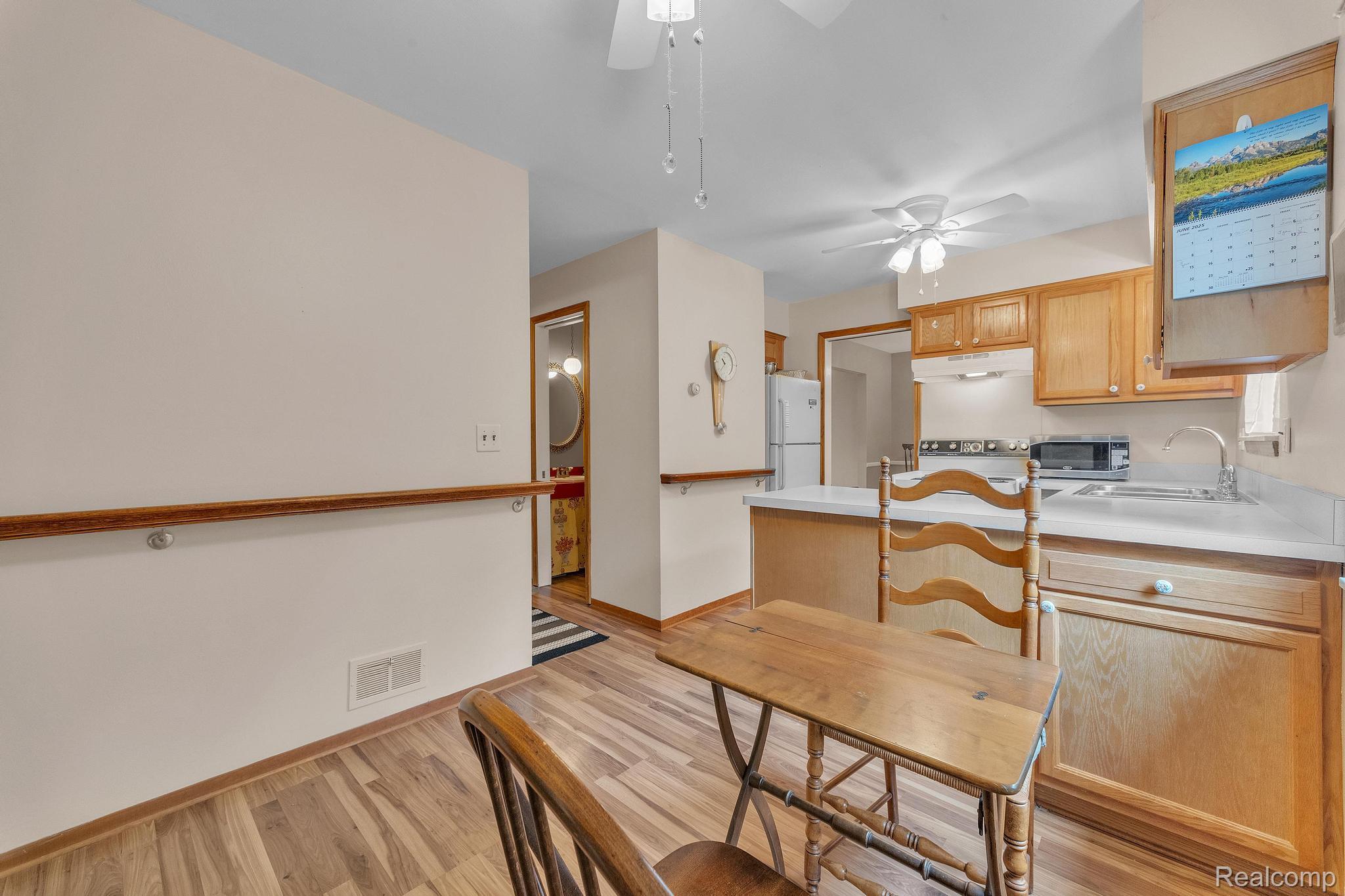 Clawson City, Michigan 48017, United States, 4 Bedrooms Bedrooms, ,2 BathroomsBathrooms,Residential,Pending,148945